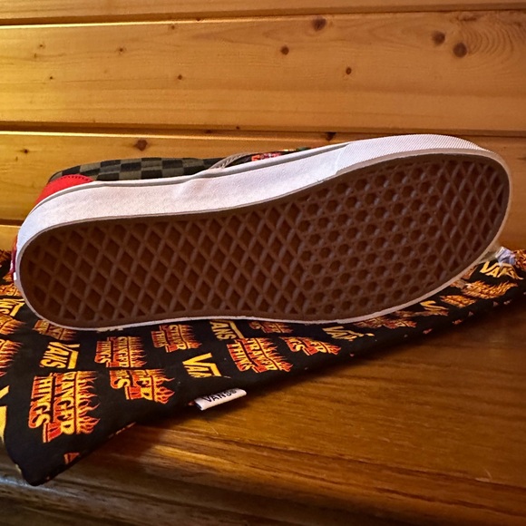 NWT Stranger Things Custom Off The Wall Slides Loafers - Picture 7 of 10